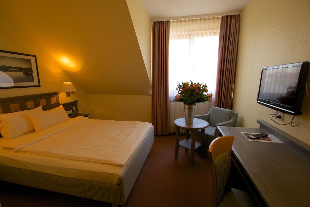 Hotel Zum Loewen Mörfelden-Walldorf Exterior foto