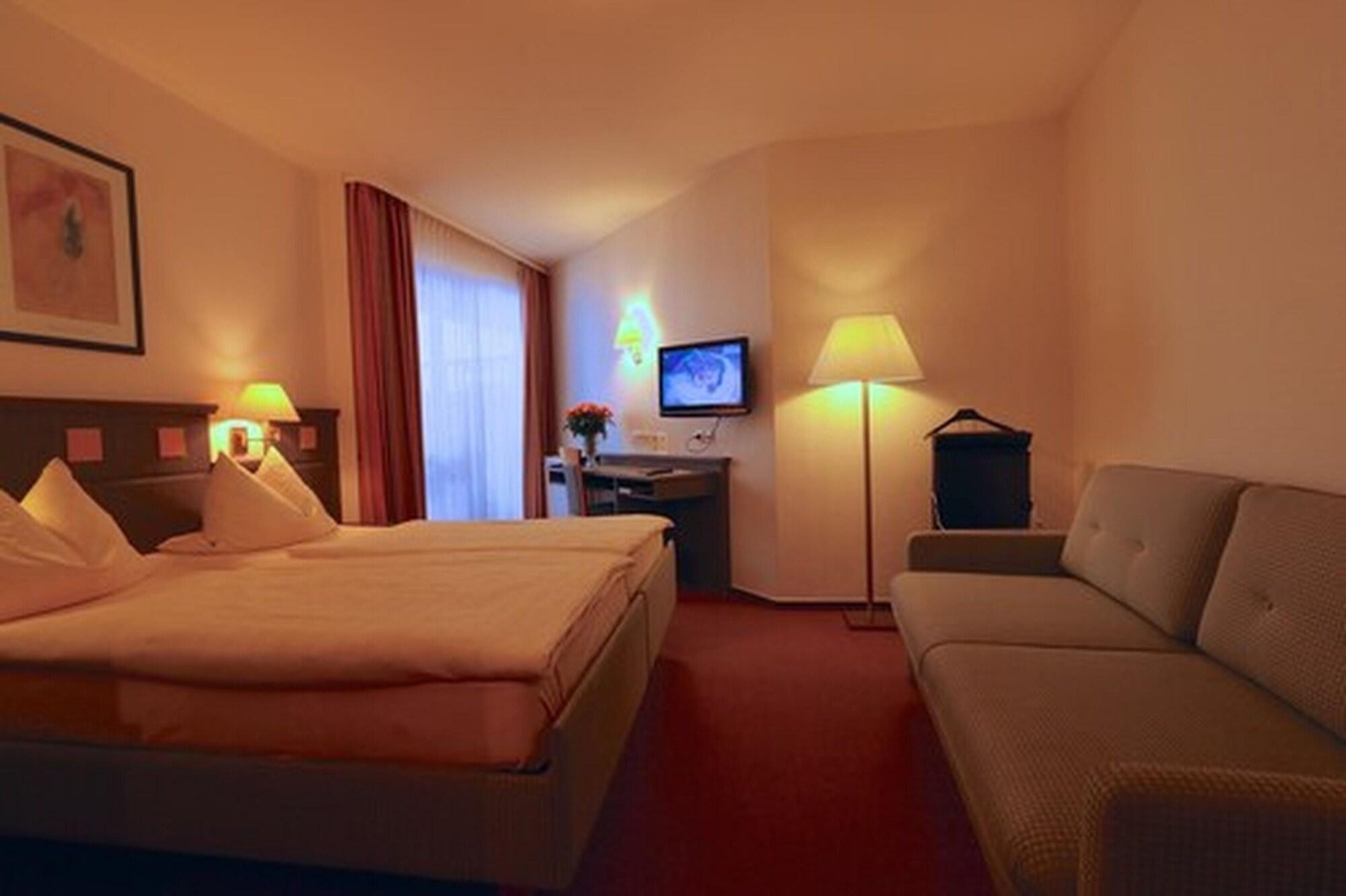 Hotel Zum Loewen Mörfelden-Walldorf Exterior foto